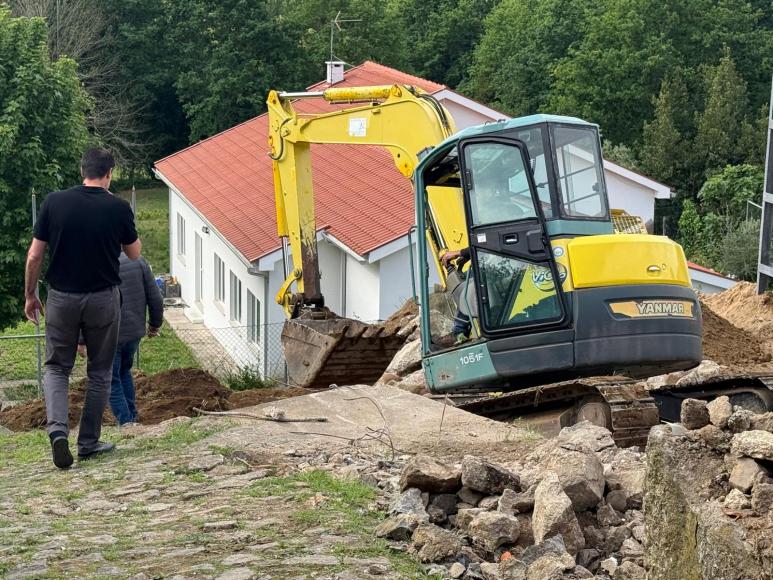 Constru&ccedil;&atilde;o de muro em Pa&ccedil;o Vedro de Magalh&atilde;es